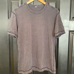 Lululemon tee-shirt